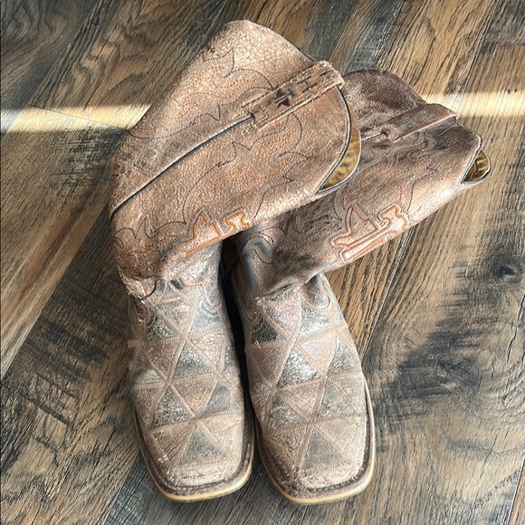 Tin Haul Shoes - Vintage Brown Leather Cowboy Boots